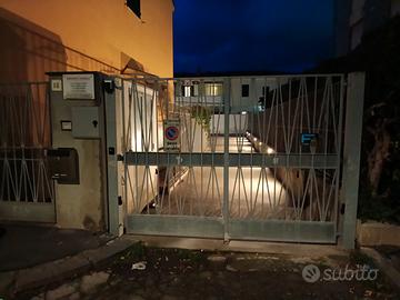 N 2 Posti auto