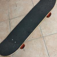 Skateboard+protezioni omaggio
