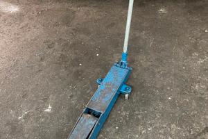 Cric idraulico a carrello OMCN