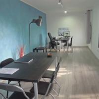 DUE TAVOLI PIÙ VETRINETTA DUE ANTE PIÙ 2  TAVOLINI