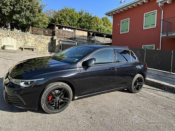 Volkswagen Golf VIII 1.0 TSI Life – 110 CV (2021)