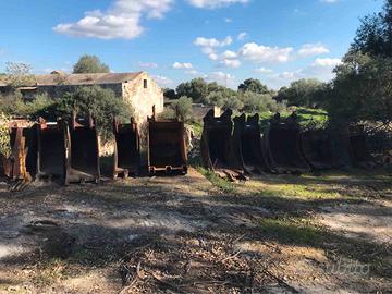 14 benne disponibili per escavatore