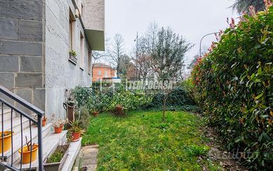 TRILOCALE RISTRUTTURATO CON GIARDINO PRIVATO E GAR