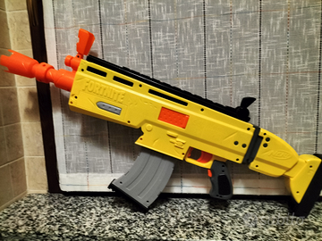 Nerf Fortnite a batterie e con 10 colpi