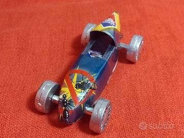 macchinina africana realizzata in latta 