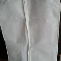 2 Porta abiti, nuovi, uno blu e uno bianco.