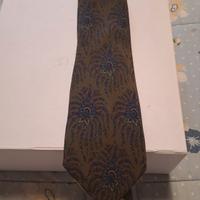 Cravatta marrone Valentino con fantasia pasley