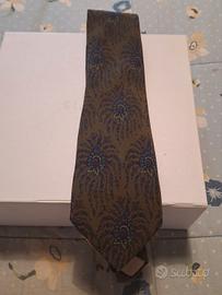 Cravatta marrone Valentino con fantasia pasley