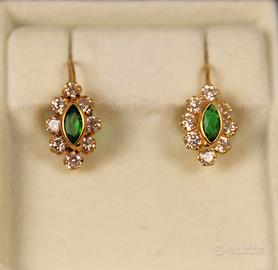 Orecchini in oro giallo 750 con smeraldi.