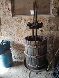 Torchio per uva e pigiadiraspatrice