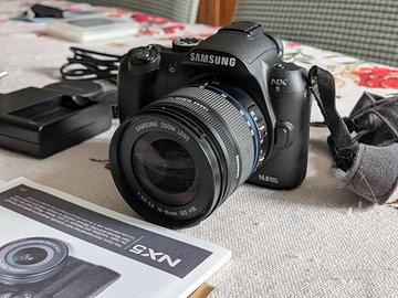 Macchina fotografica Samsung NX5 + obiettivo 18-55