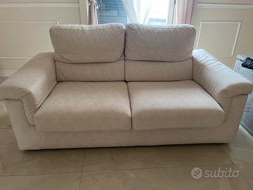 Divano tre posti