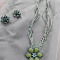 Set bigiotteria Fiore collana e orecchini