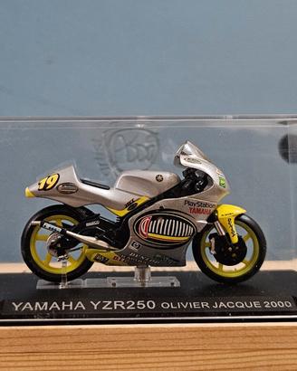 Yamaha YZR 250 Olivier Jacque 2000  modellino moto