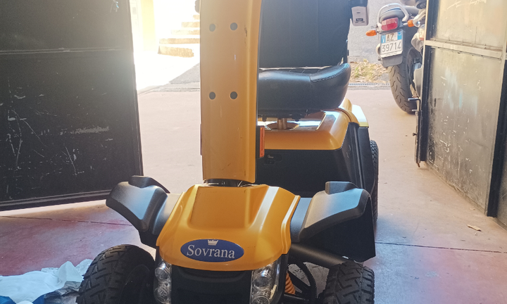 Scooter elettrico per disabili e anziani