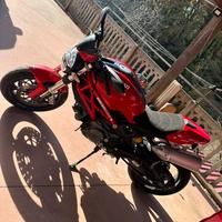 Ducati Monster 696