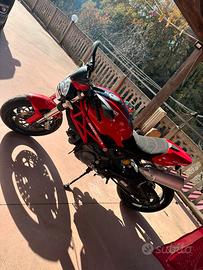 Ducati Monster 696