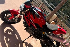 Ducati Monster 696