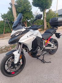 Ducati multistrada V4 S travel e radar