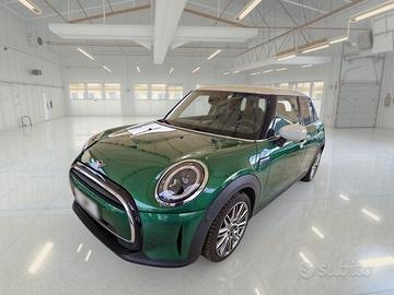MINI COOPER CLASSIC 5 PORTE BERLINA