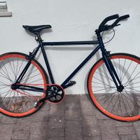 Bicicletta tipo fixed