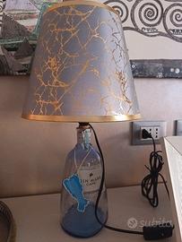 lampada da tavolo in bottiglia di vetro