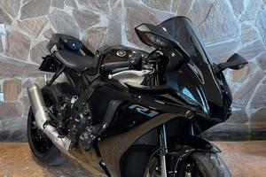 Yamaha YZF R1