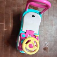 macchinina giocattolo bimba