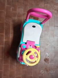 macchinina giocattolo bimba