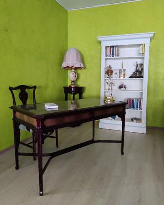 Scrivania in mogano e poltroncina Gusmai