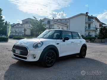 MINI COOPER F55 2018