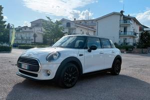 MINI COOPER F55 2018