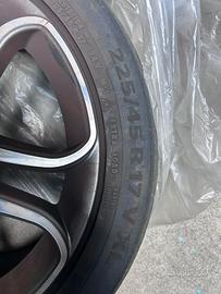 Set di cerchi in lega Mercedes + gomme 225/45 R17