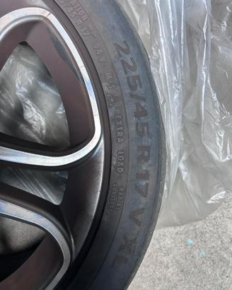 Set di cerchi in lega Mercedes + gomme 225/45 R17
