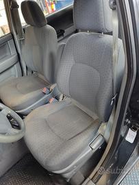 Sedile anteriore sx KIA CARENS del 2005