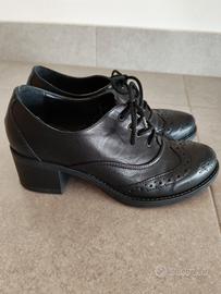 scarpe stringate con tacco
