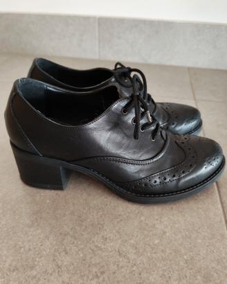 scarpe stringate con tacco