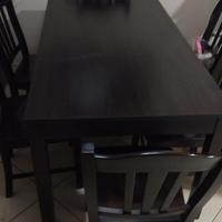 Tavolo con 6 sedie in legno scuro