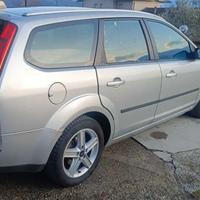 Cerchioni Ford con gomme 