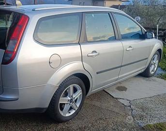 Cerchioni Ford con gomme 