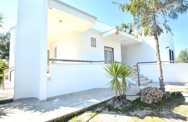 Villa su unico livello con giardino e ampio box au