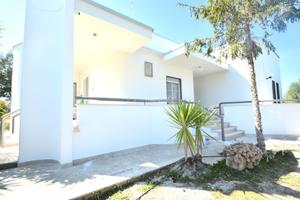 Villa su unico livello con giardino e ampio box au