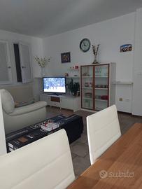 Cucina tavolo e Mobile per soggiorno