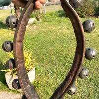 Collare d’epoca cavalli pelle campanelli bronzo