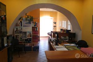 Locale commerciale/ufficio + locale deposito