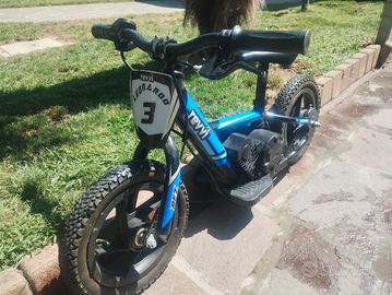 Moto elettrica Revvi per bambino
