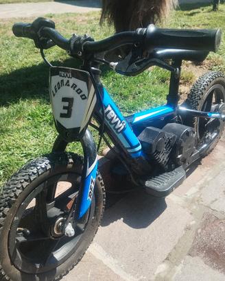 Moto elettrica Revvi per bambino