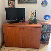 Mobiletto con ante e due mobiletti piu piccoli