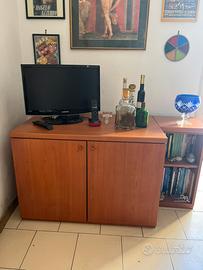 Mobiletto con ante e due mobiletti piu piccoli