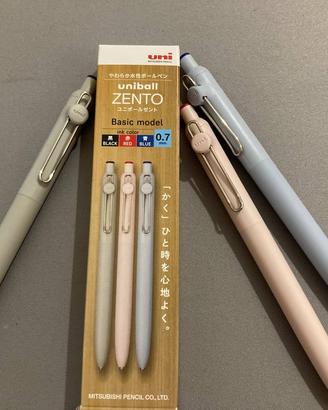 Penne Uniball ZENTO a gel punta da 0.7 Giappone